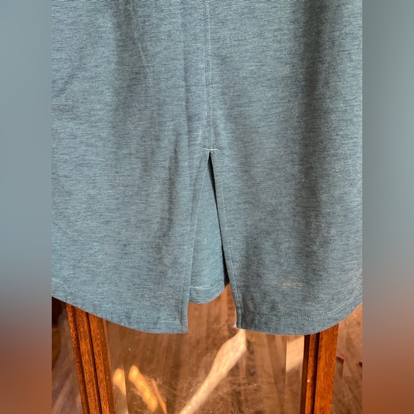 Mountain Hardwear shirt, XL - Picture 6 of 6